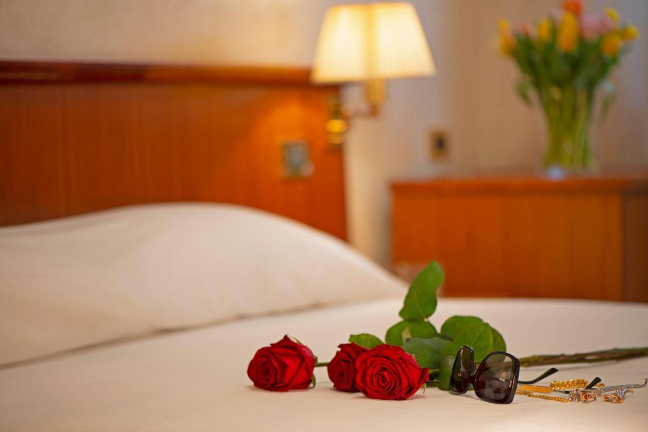 Hotel Corte Regina Sirmione Exterior photo