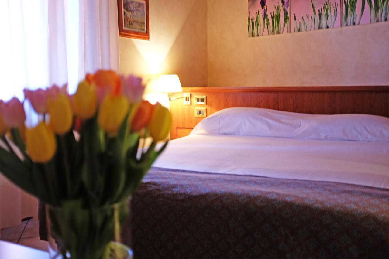 Hotel Corte Regina Sirmione Exterior photo