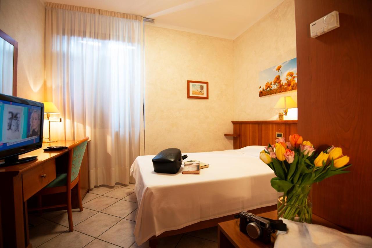 Hotel Corte Regina Sirmione Exterior photo
