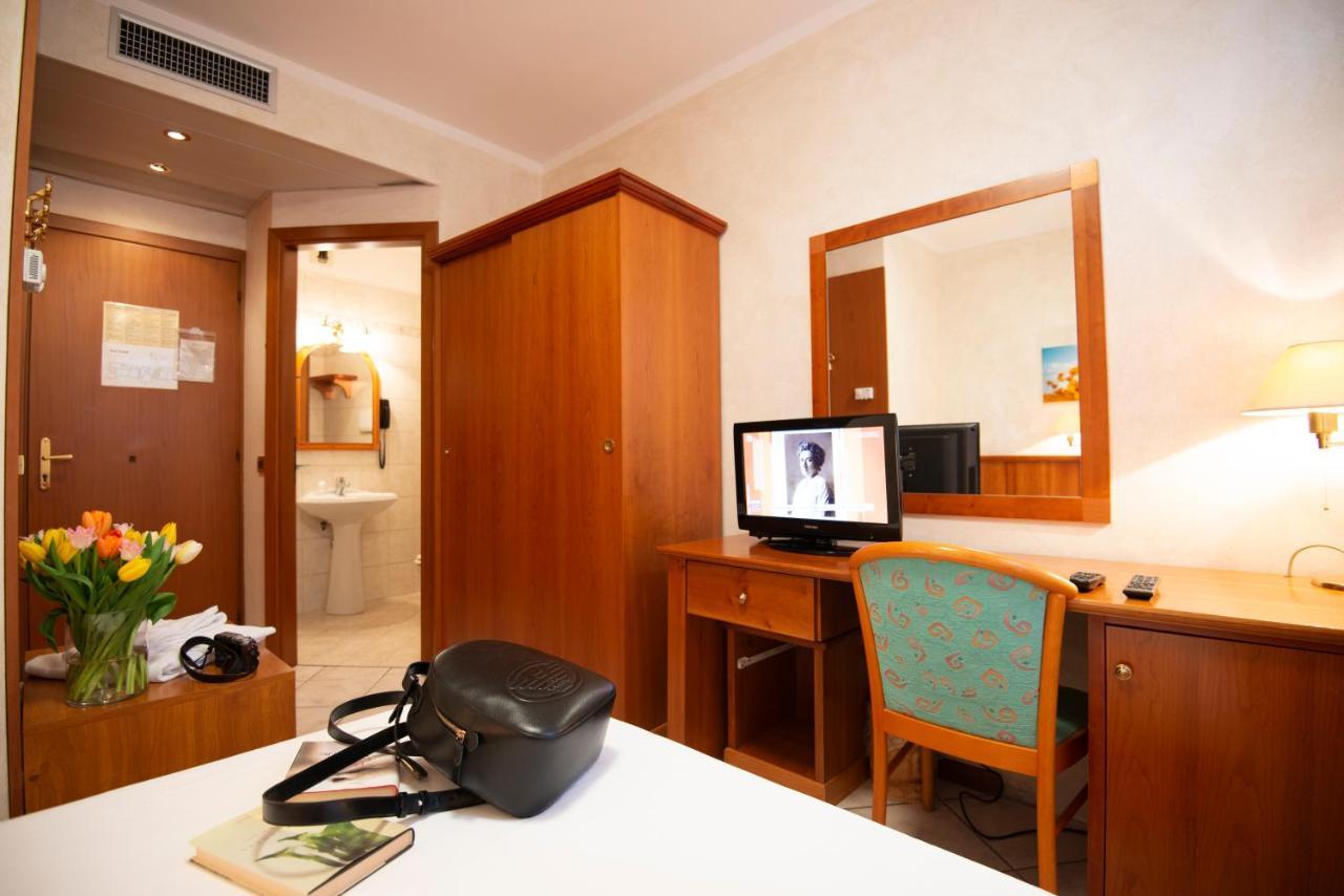 Hotel Corte Regina Sirmione Exterior photo