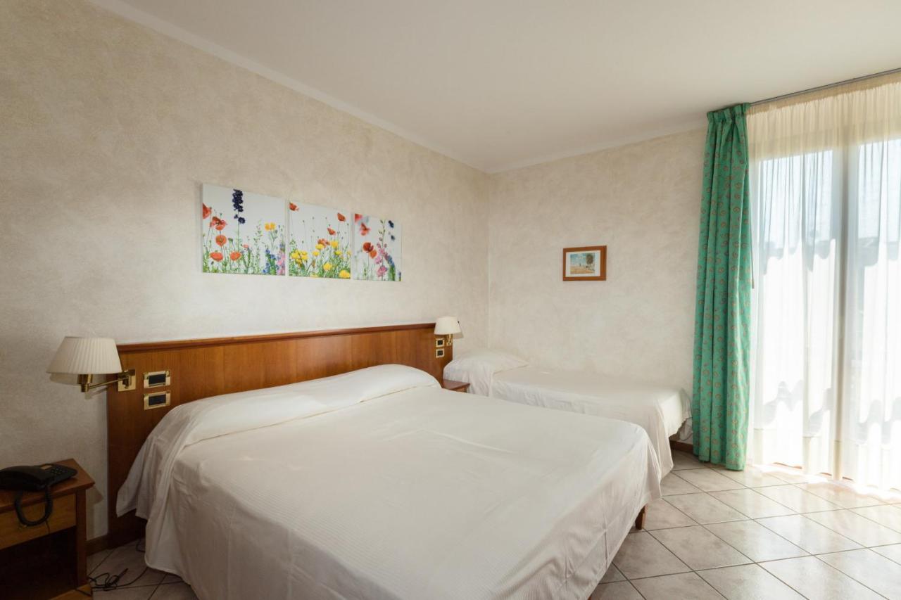 Hotel Corte Regina Sirmione Exterior photo