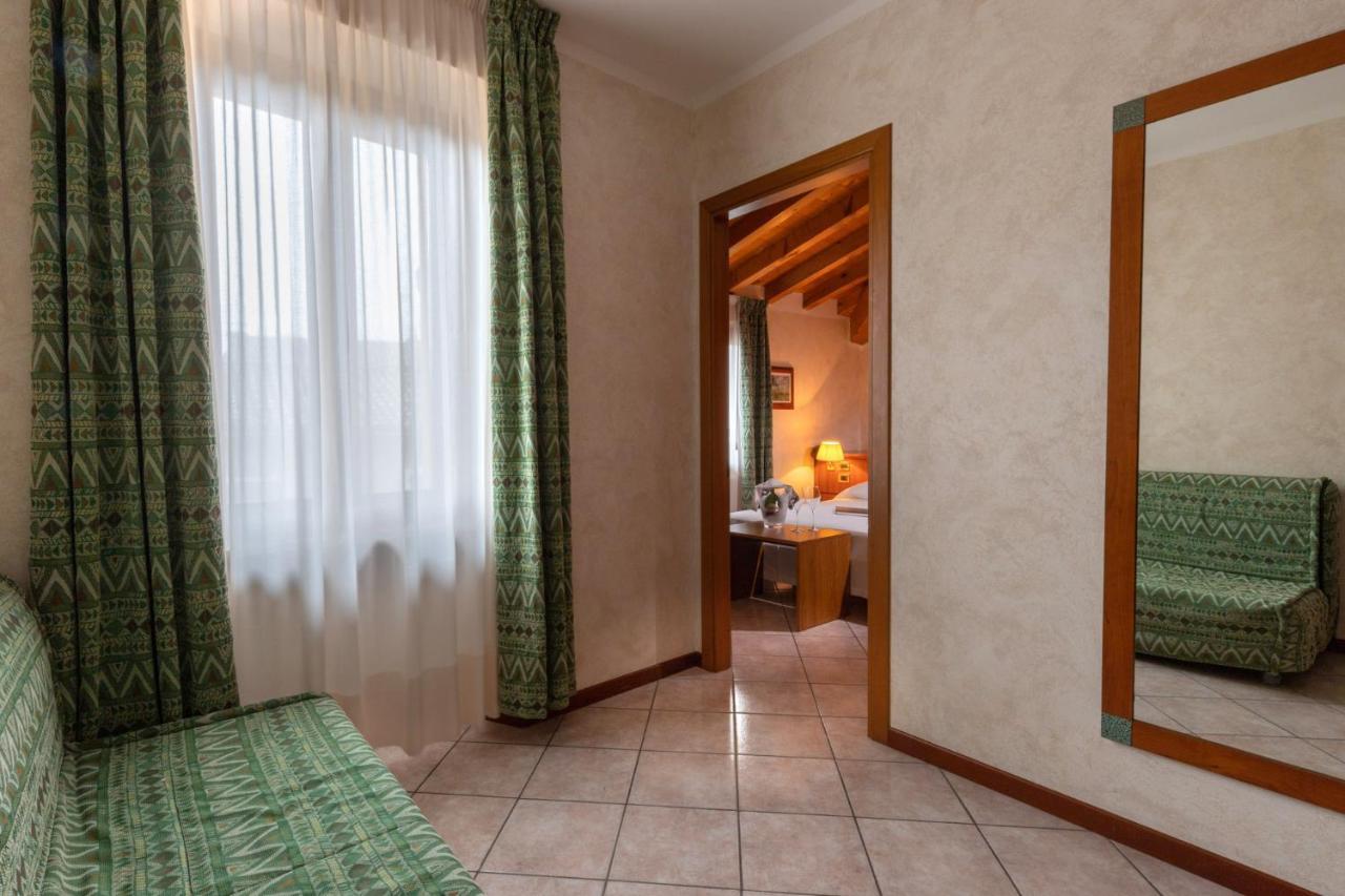 Hotel Corte Regina Sirmione Exterior photo