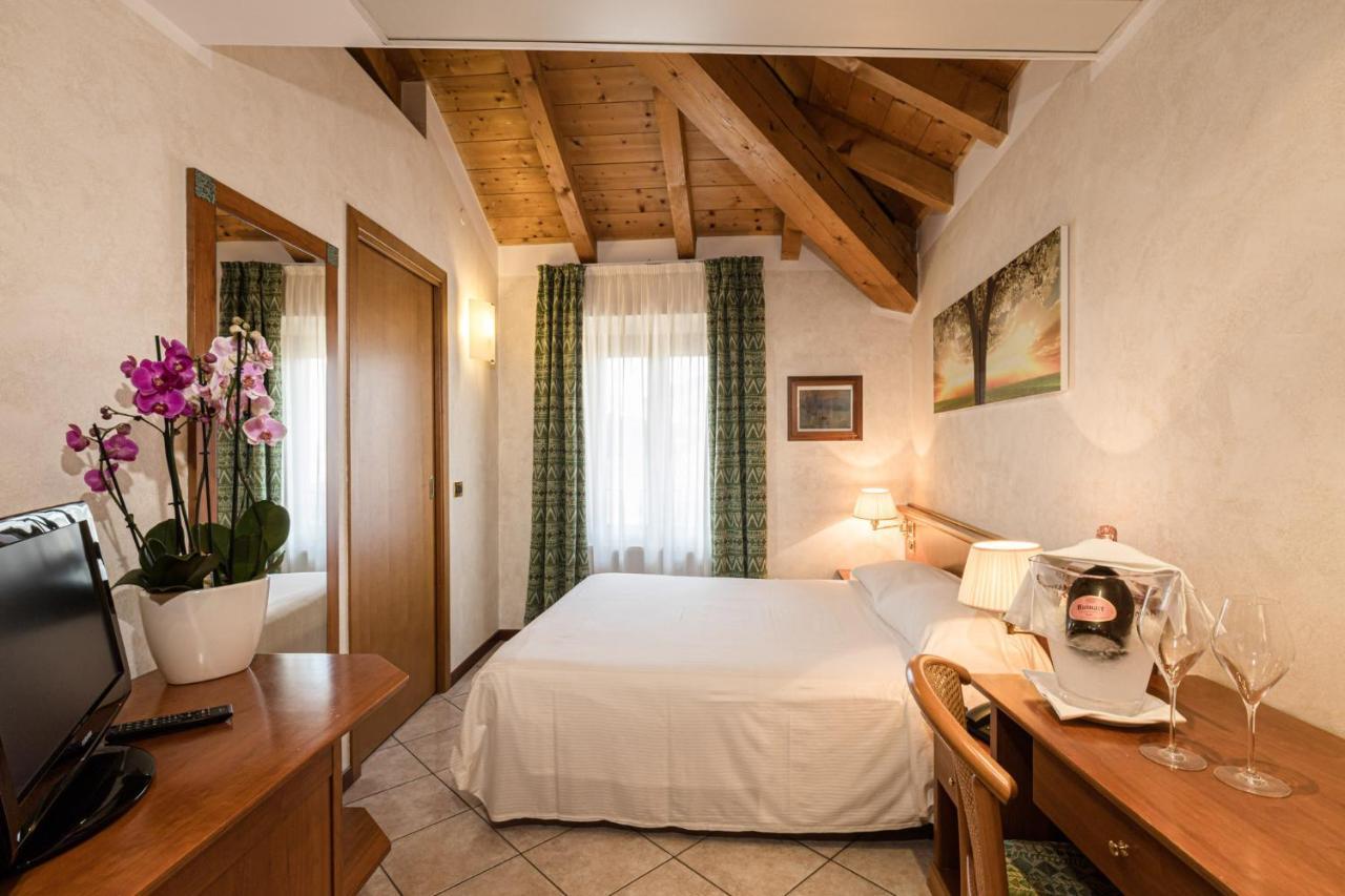 Hotel Corte Regina Sirmione Exterior photo