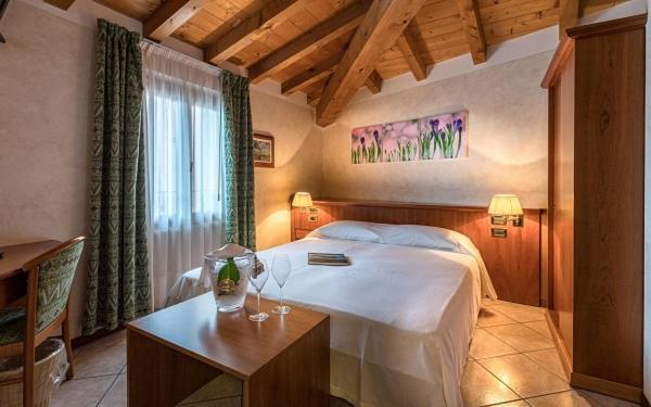 Hotel Corte Regina Sirmione Exterior photo