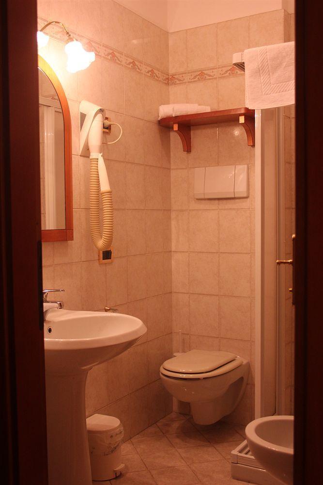 Hotel Corte Regina Sirmione Exterior photo